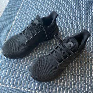 all black ultraboost